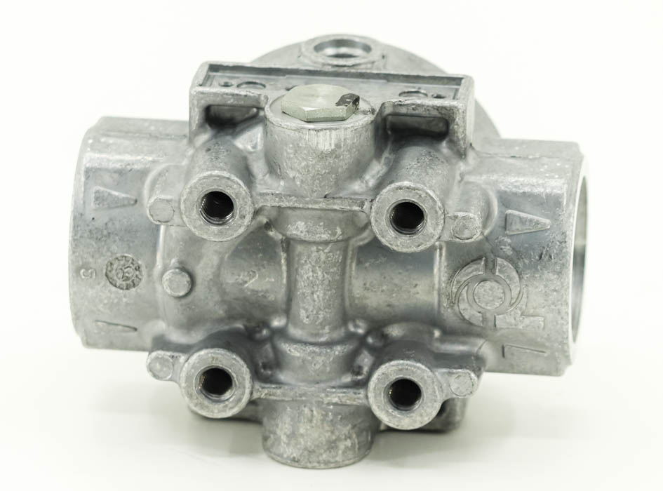 P570330 filter head
