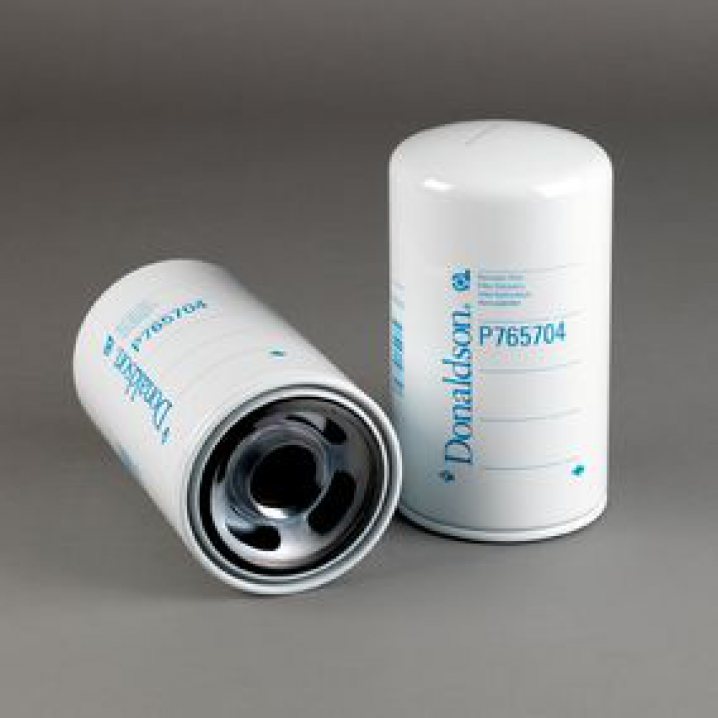 P765704 oil filter (spin-on)